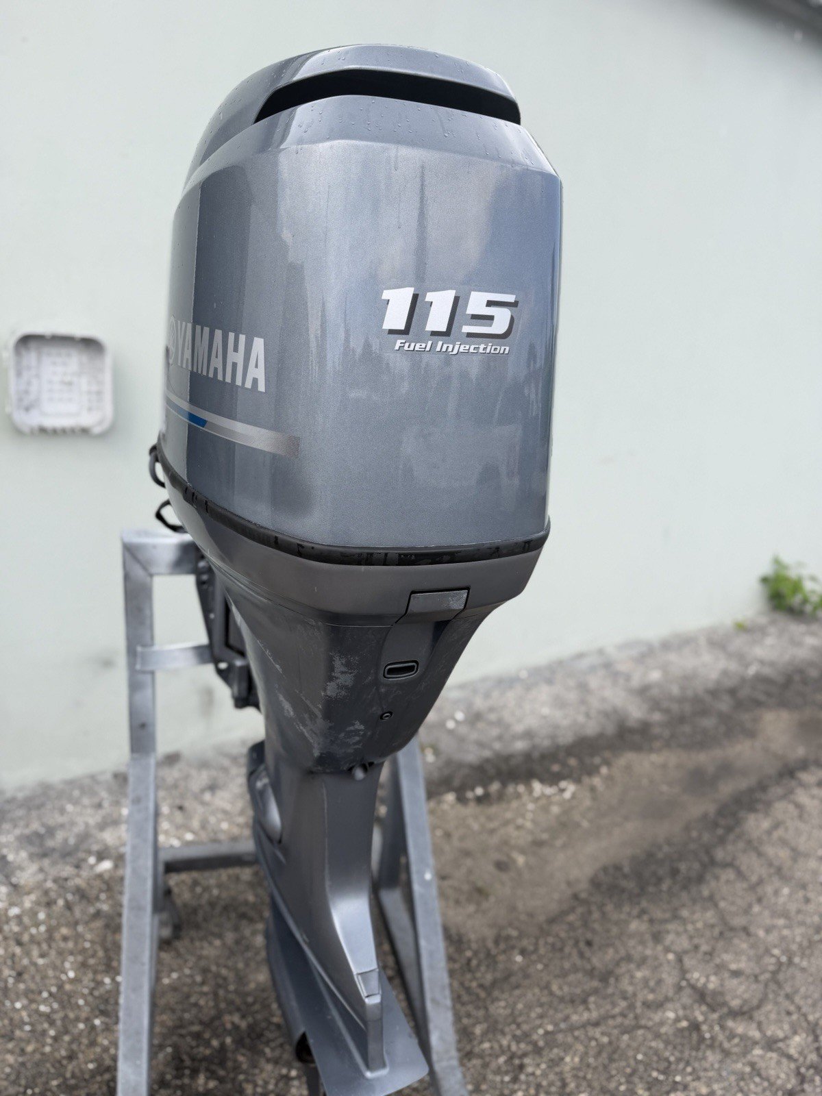 2010 115 HP 115HP YAMAHA FOUR STROKE OUTBOARD MOTOR