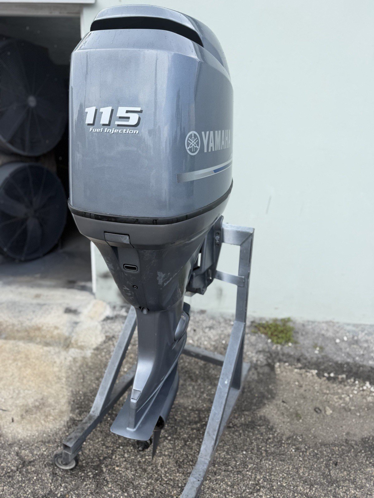 2010 115 HP 115HP YAMAHA FOUR STROKE OUTBOARD MOTOR