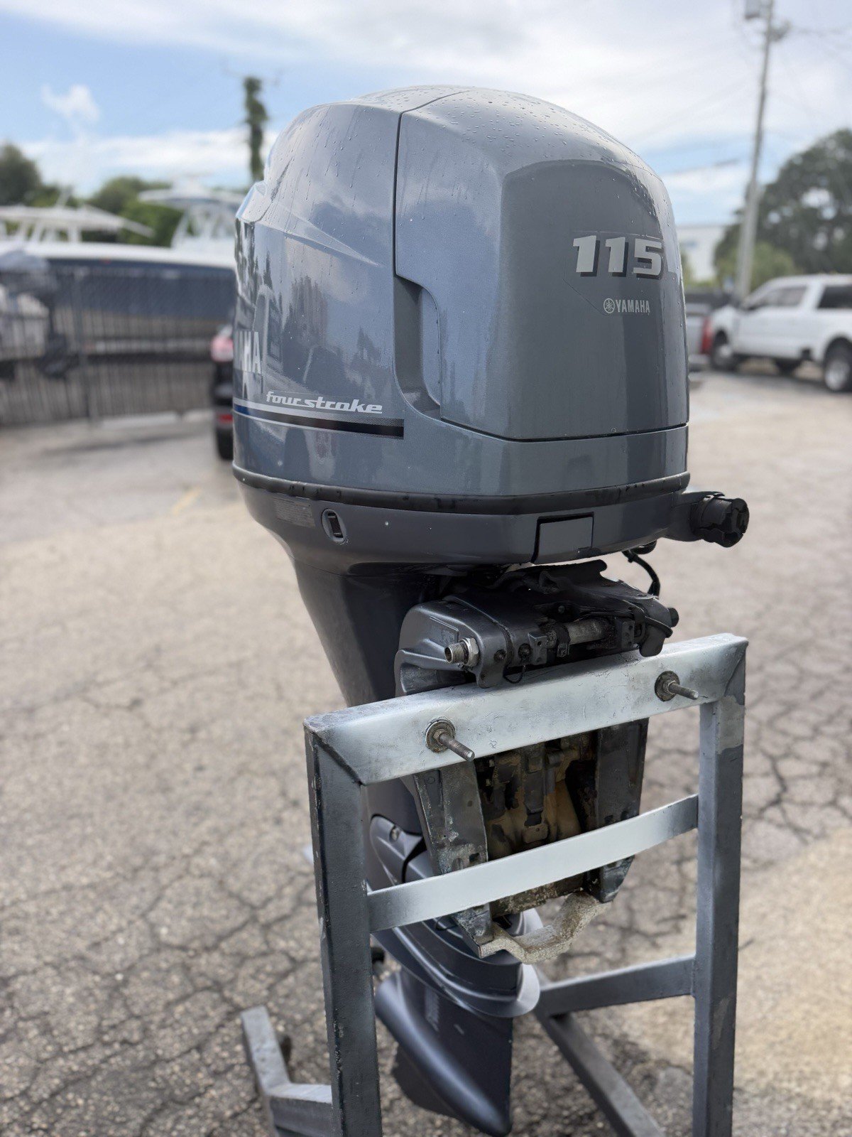 2010 115 HP 115HP YAMAHA FOUR STROKE OUTBOARD MOTOR