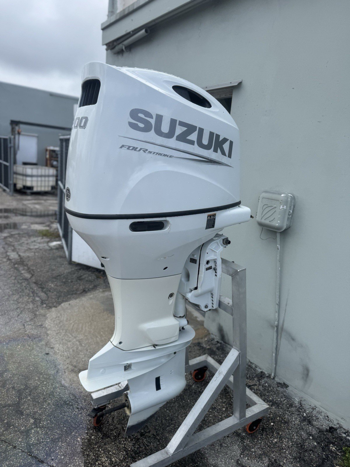 2021 200 HP 200 HP SUZUKI FOUR STROKE OUTBOARD MOTOR YAMAHA MERCURY