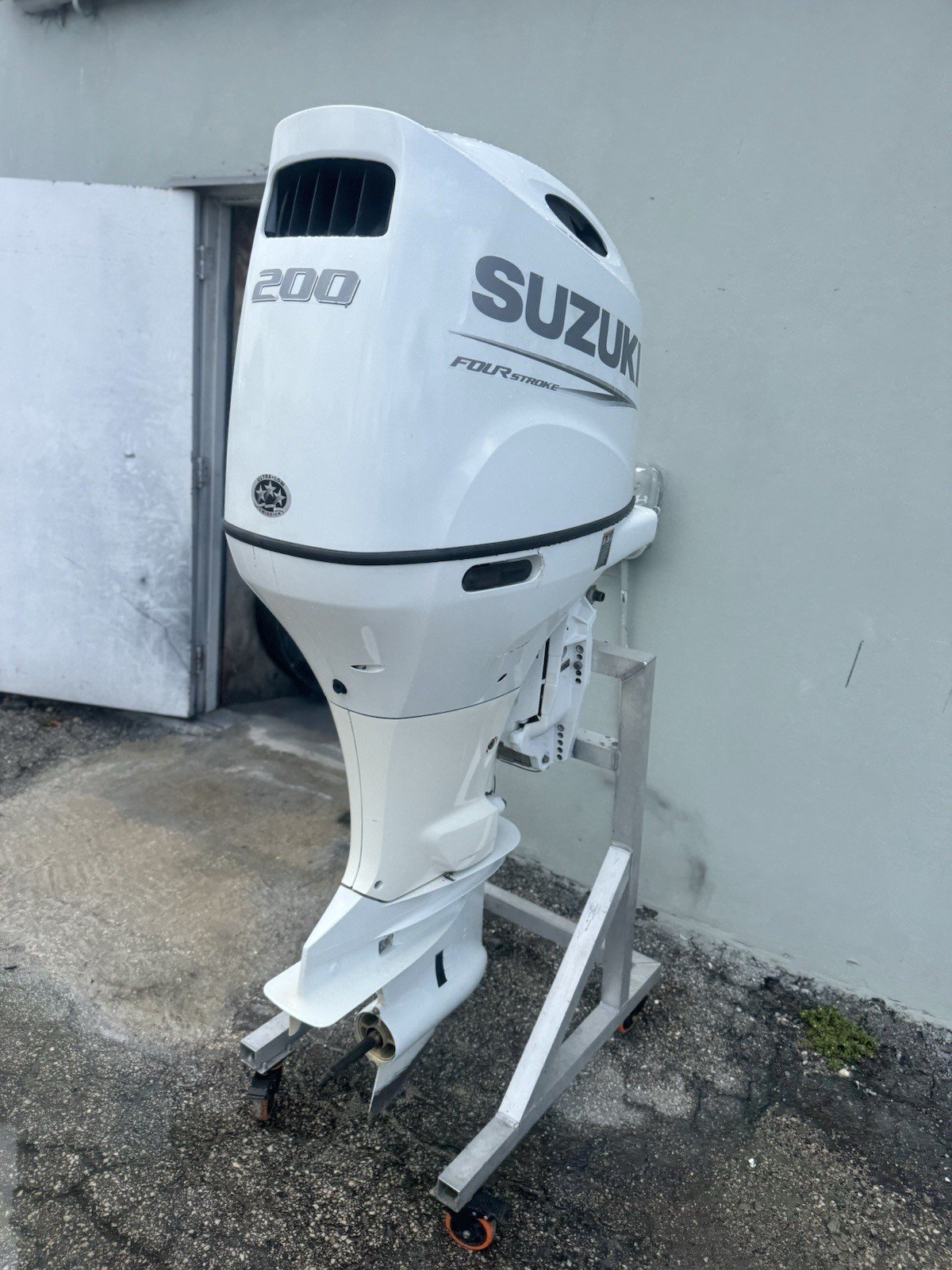 2021 200 HP 200 HP SUZUKI FOUR STROKE OUTBOARD MOTOR YAMAHA MERCURY
